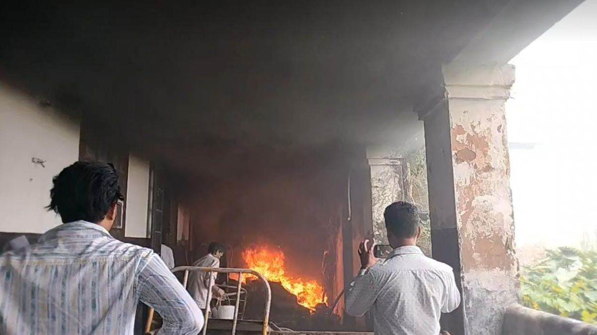 fierce fire due to short circuit in dmch darbhanga smoke filled womens ward and de addiction ward