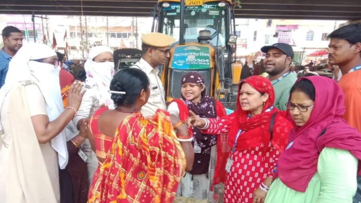 Bihar News : पटना में फिर गरजा बुलडोजर, हटाया गया अतिक्रमण; लोगों ने दी ये प्रतिक्रिया