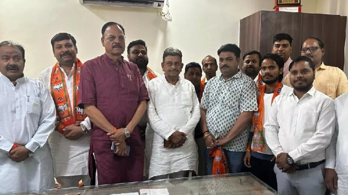 Election 2024: सपा काे गढ़ में लगा जोरदार झटका! जैथरा चेयरमैन ने समर्थकों संग थामा भाजपा का दामन, कहा घर वापसी हुई