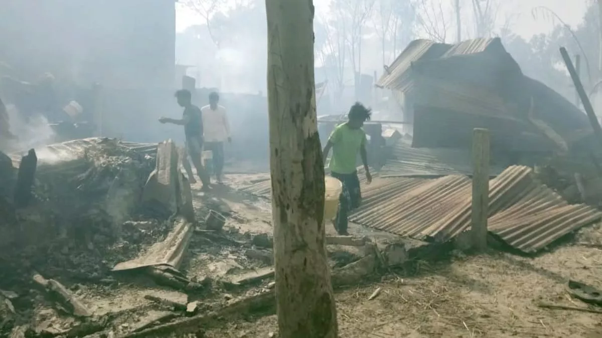 Katihar fire incident: कटिहार में आग की चपेट में आए 300 घर जलकर राख, एक महिला की मौत; दर्जनों बाइक जलकर राख