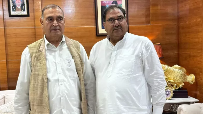 लोकसभा चुनाव 2024: अभय चौटाला के साथ मराठा वीरेंद्र वर्मा।