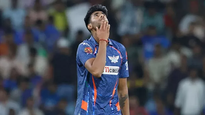 मयंक यादव मुंबई के खिलाफ अपने कोटे के ओवर पूरे नहीं कर सके थे