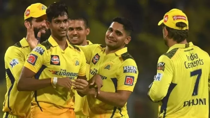 पंजाब के खिलाफ प्लेइंग इलेवन से बाहर हुए पथिराना और तुषार। फाइल फोटो