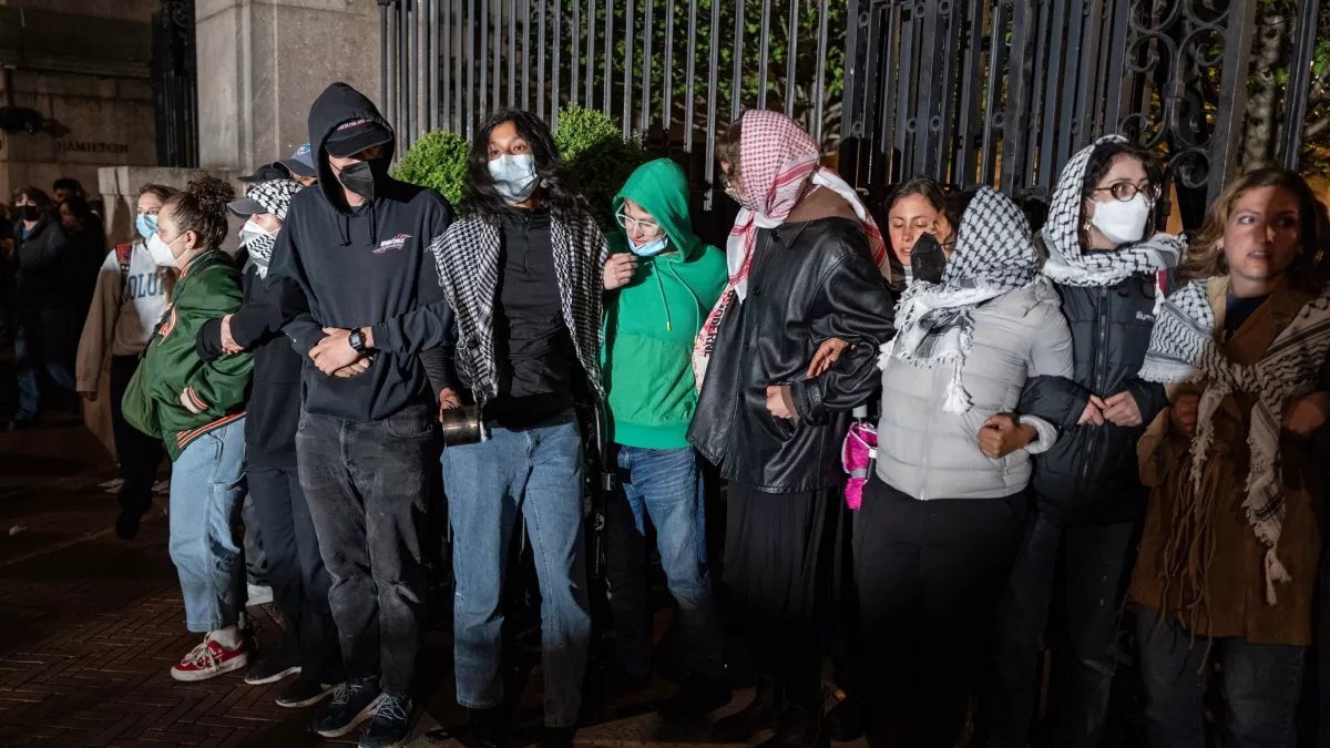 America: कोलंबिया यूनिवर्सिटी के फलिस्तीन समर्थक छात्रों पर बड़ा एक्शन, प्रदर्शनकारियों को पुलिस ने लिया हिरासत में