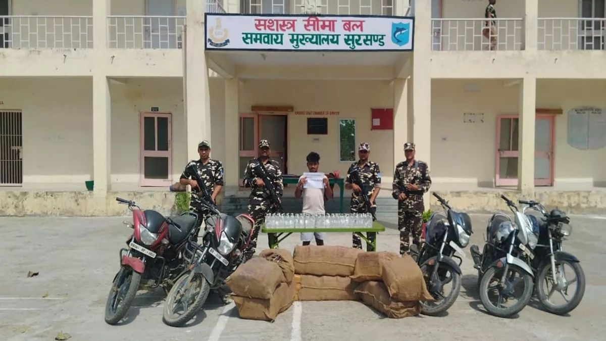 Sitamarhi News: नेपाल बॉर्डर पर पर पांच बाइक और 950 बोतल शराब जब्त, चार तस्कर हो गए फरार, एक गिरफ्तार