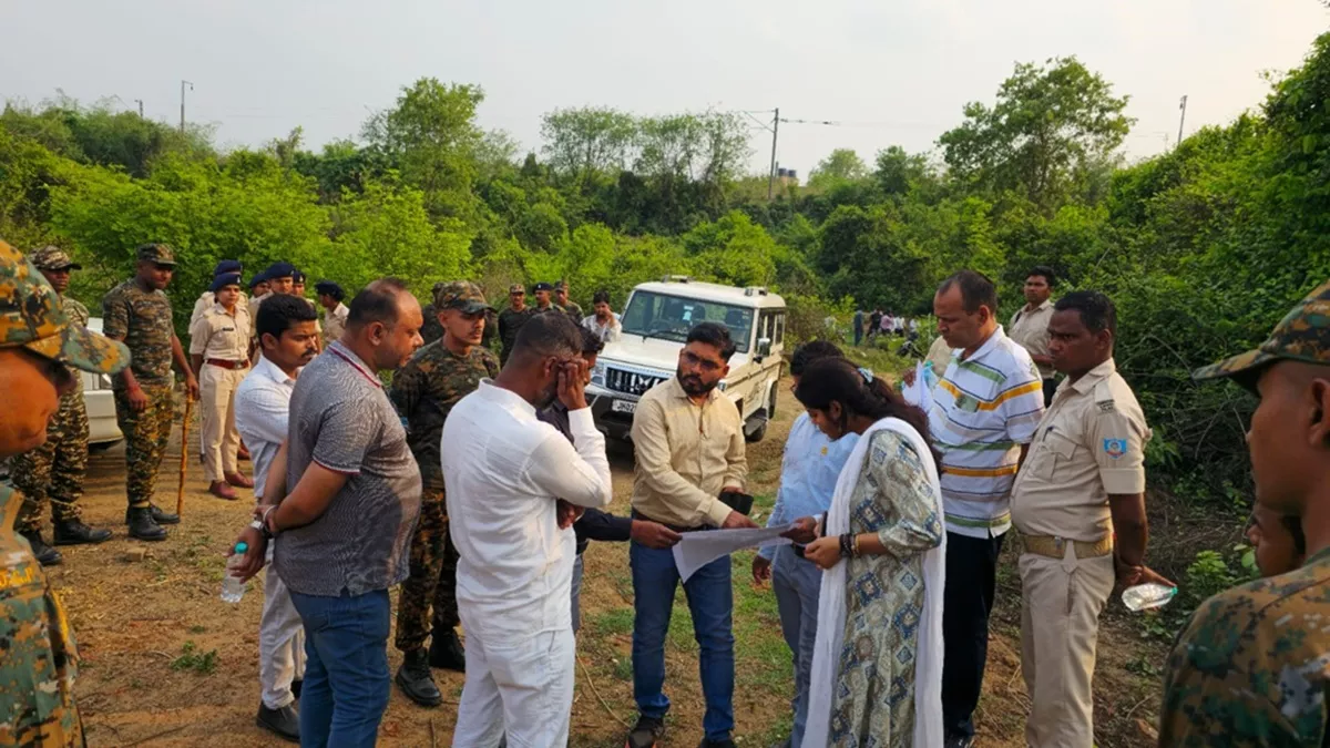 Dhanbad News: धनबाद में जमीन मापी करने पहुंचे सीओ, ग्रामीणों ने काटा बवाल; बेरंग लौटे अधिकारी