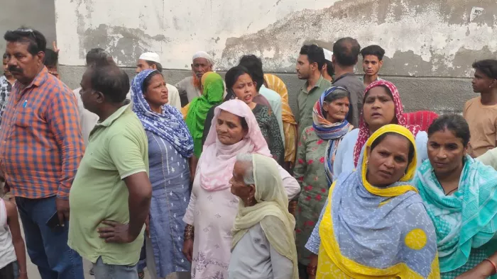 हरियाणा में घर की छत गिरने से खाना खाने बैठे पिता-पुत्र और पत्नी की मौत।