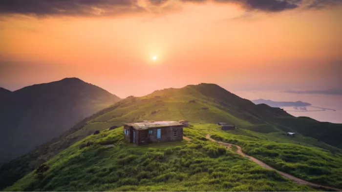 दिल्ली से कुछ घंटे की दूरी पर हैं ये Hill Stations। (Image Credit- freepik)