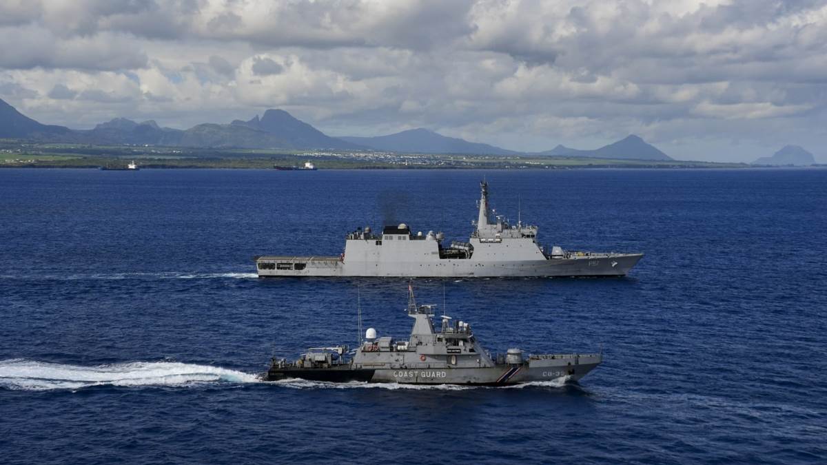 https://www.jagranimages.com/images/newimg/01052025/01_05_2025-indian_navy_1_23929018.jpg