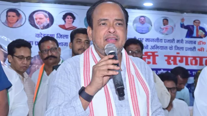 मंत्री इरफान अंसारी ने रिम्स के निदेशक को दी नसीहत। (जागरण)