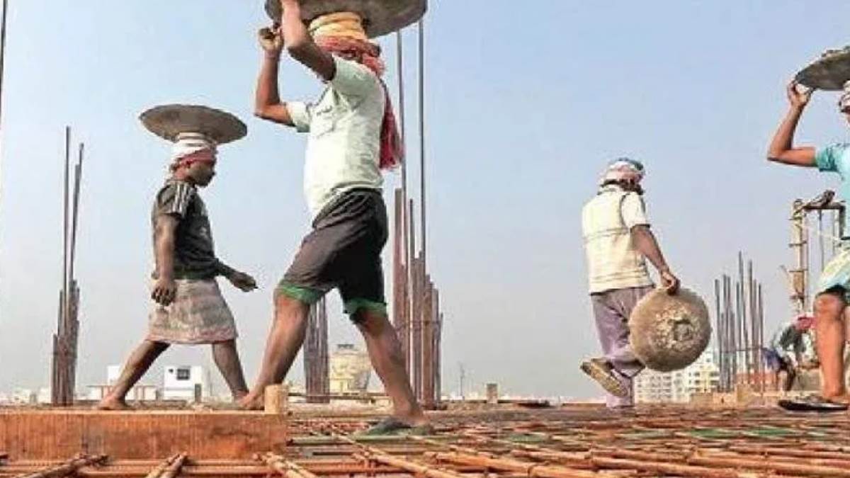 https://www.jagranimages.com/images/newimg/01052025/01_05_2025-labour_23929098.jpg