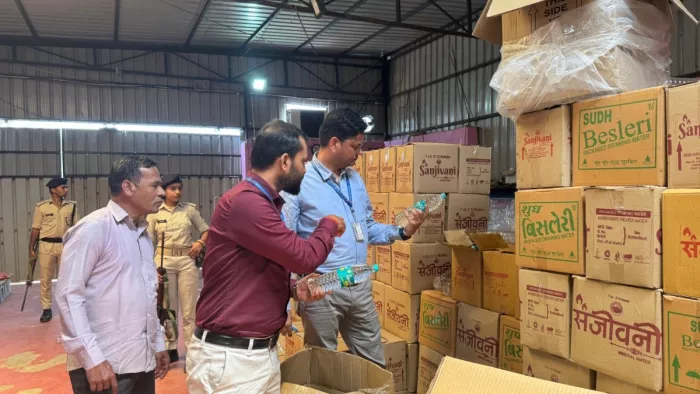 बिना मार्का वाली बोतल की फैक्ट्री पर छापा, भारतीय मानक ब्यूरो की पटना ब्रांच ने लिया एक्शन