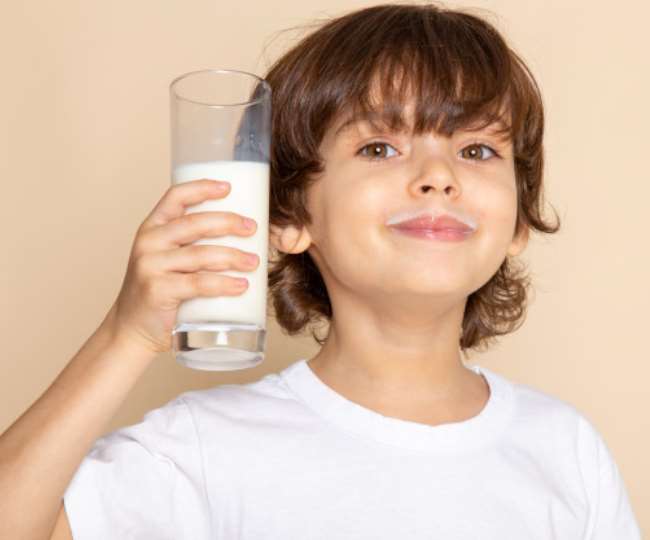दूध पीने के बाद भूलकर भी ना खाएं ये 2 चीजें वर्ना हो जाएगी यह गंभीर बीमारी