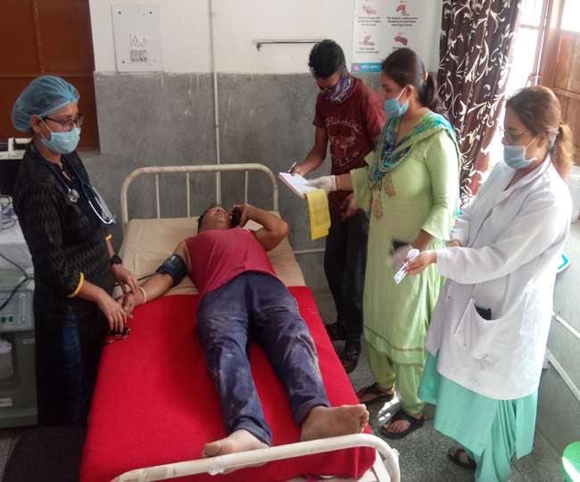 Road accident:जोगेंद्रनगर-सरकाघाट मार्ग से लुढ़के ट्रैक्टर की चपेट में आने से महिला की मौत, दो लोग घायल Road accident:जोगेंद्रनगर-सरकाघाट मार्ग से लुढ़के ट्रैक्टर की चपेट में आने से महिला की मौत, दो लोग घायल