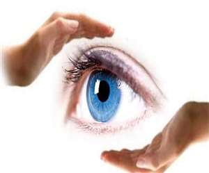 मोबाइल पर ऑनलाइन पढ़ाई का अधिक दबाव होने से बच्&zwj;चों की आंख की रोशनी प्रभावित हो रही है।