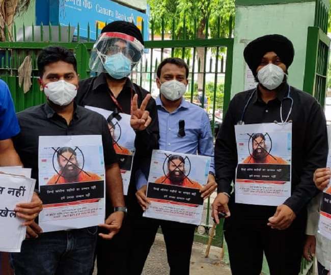 Doctors Association protest against Baba Ramdev remarks on allopathic doctors