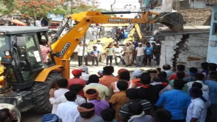 CM Yogi Bulldozer Azam Khan News : बुलडोजर कार्रवाई का सांकेतिक फोटो।