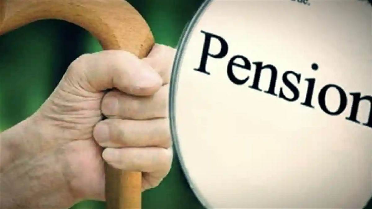 290 pensioners of hathras municipality longed for pension for two months appealed to the district magistrate