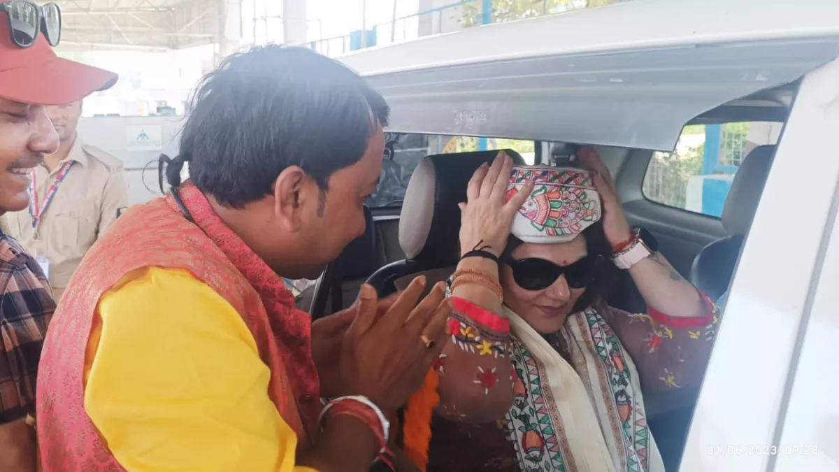 मिथिला पहुंचे 'राम-सीता', एक झलक पाने को उमड़ा हुजूम; दीपिका चिखलिया बोलीं- पूरी हुई सालों की तमन्ना