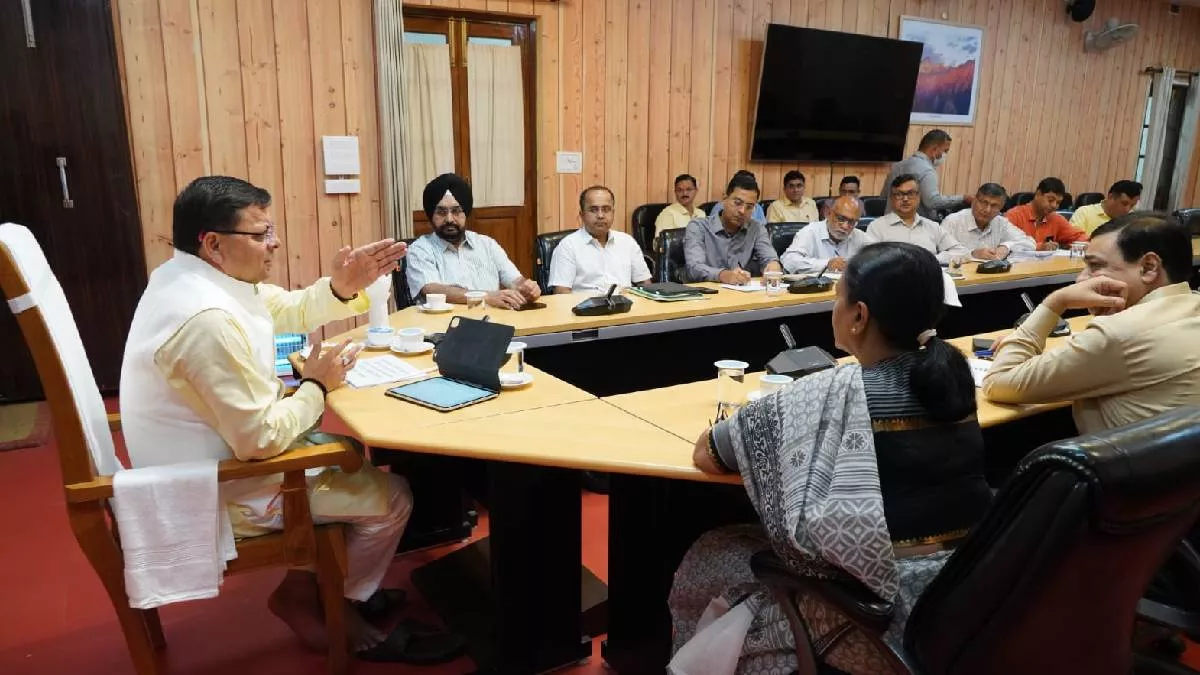 मुख्यमंत्री धामी ने अधिकारियों के साथ सीएम आवास पर की बैठक, मानसखण्ड मंदिर माला मिशन के संबंध में की चर्चा