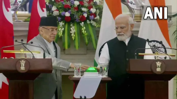दहल ने प्रधानमंत्री मोदी को नेपाल आने का आमंत्रण दिया।