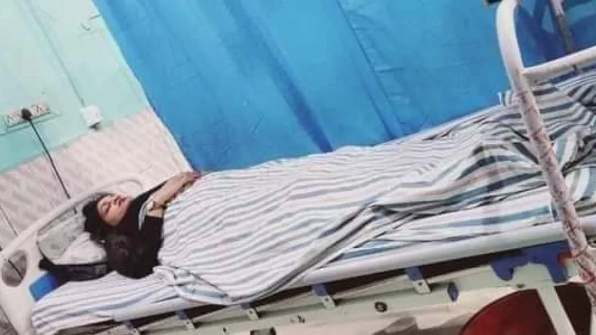 Saranसांस्कृतिक कार्यक्रम में हुई हर्ष फायरिंग में भोजपुरी सिंगर निशा  उपाध्याय को लगी गोली अस्पताल में भर्ती - Saran News Bhojpuri singer Nisha  Upadhyay was shot in ...