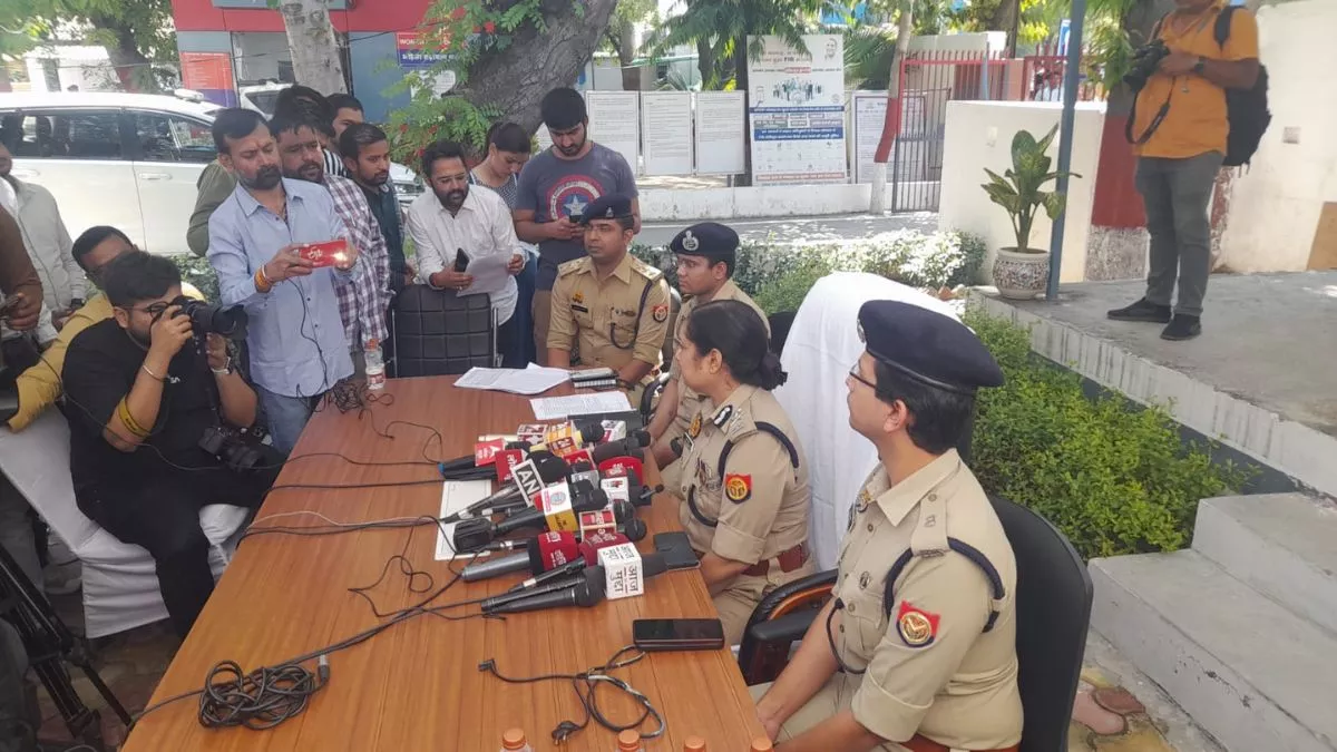 https://www.jagranimages.com/images/newimg/01062023/01_06_2023-noida_fraud_gang_busted_1_23429315.jpg