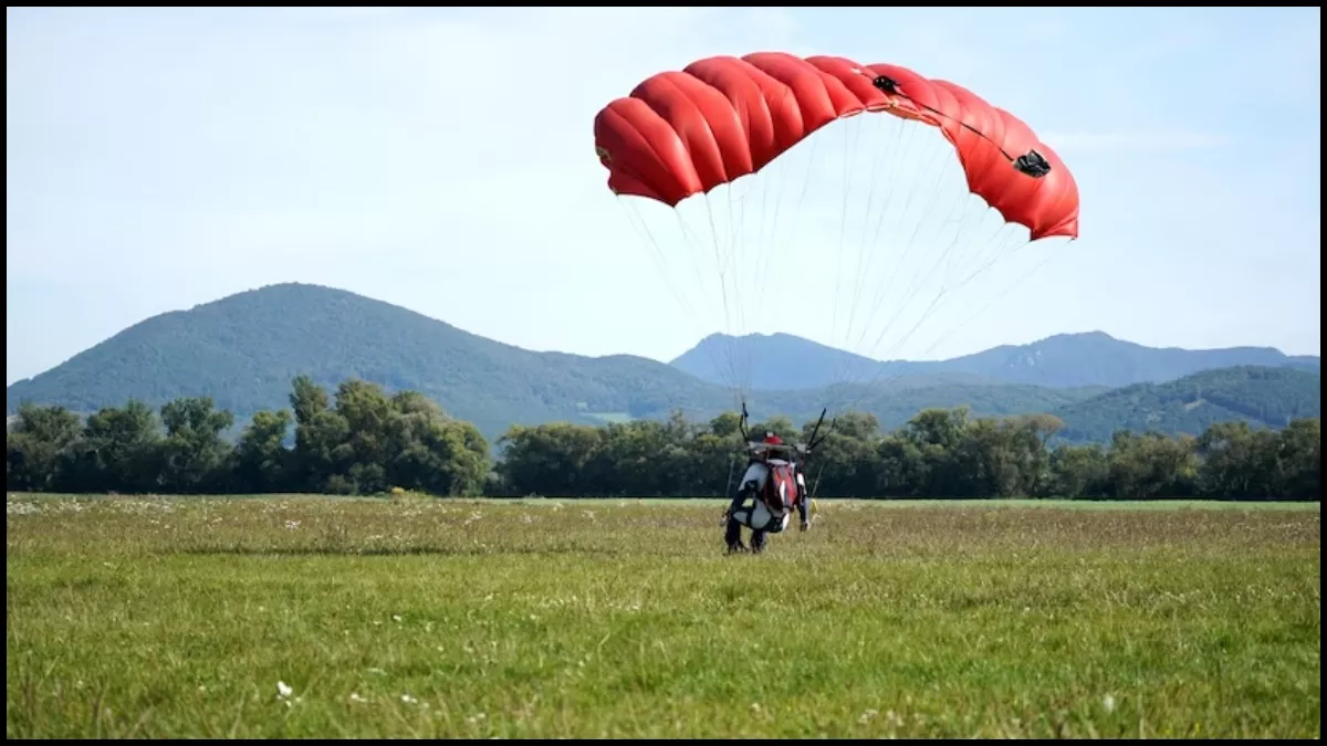 Paragliding Sites In India: आपको भी है पैराग्लाइडिंग का शौक, तो भारत की ये 5 जगह होंगी आपके लिए बेस्ट