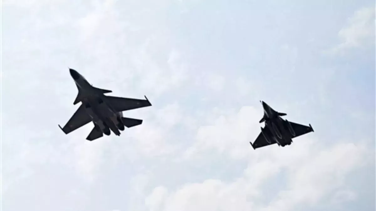 Airforce Practice Mission: चीन और पाकिस्तान को जवाब देने के लिए भारत तैयार, वायुसेना ने किया शक्ति प्रदर्शन