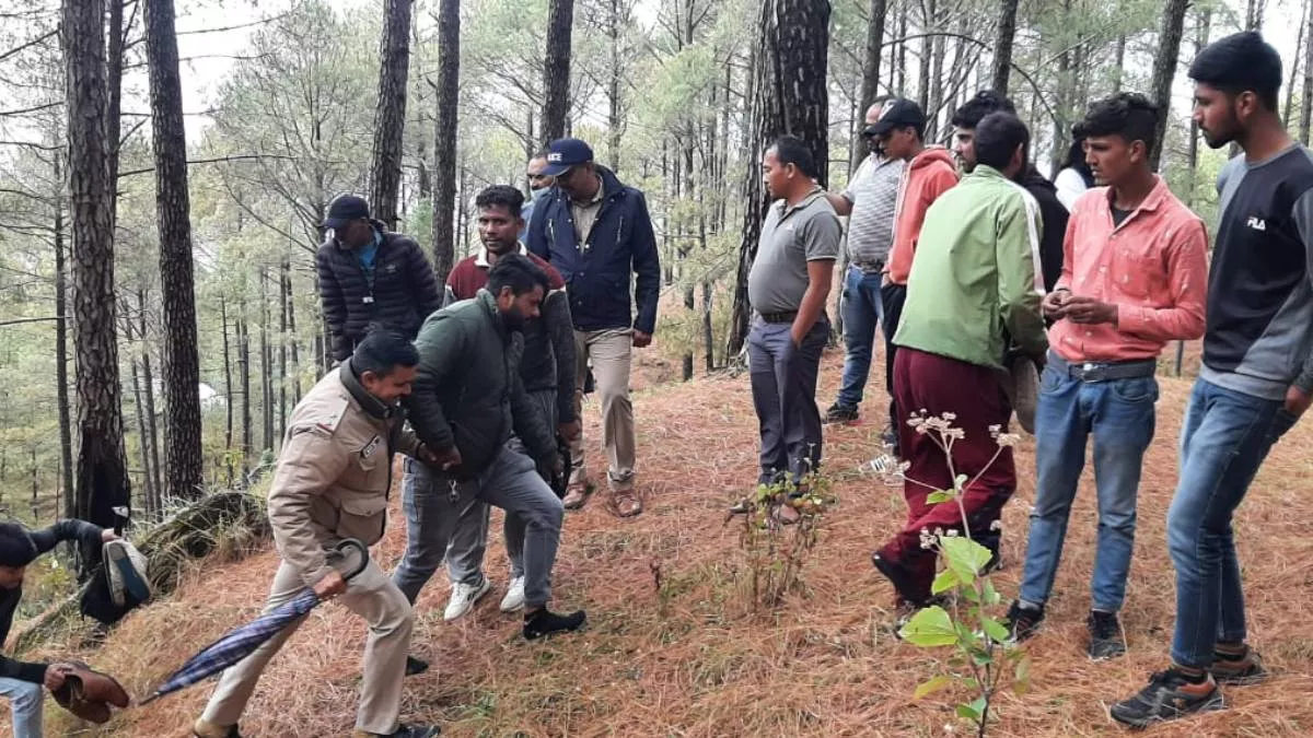 Ranikhet: खाई में मिला बुजुर्ग का शव, ग्रामीणों को गुलदार के हमले की आशंका, पोस्टमार्टम के लिए भेजा गया शव