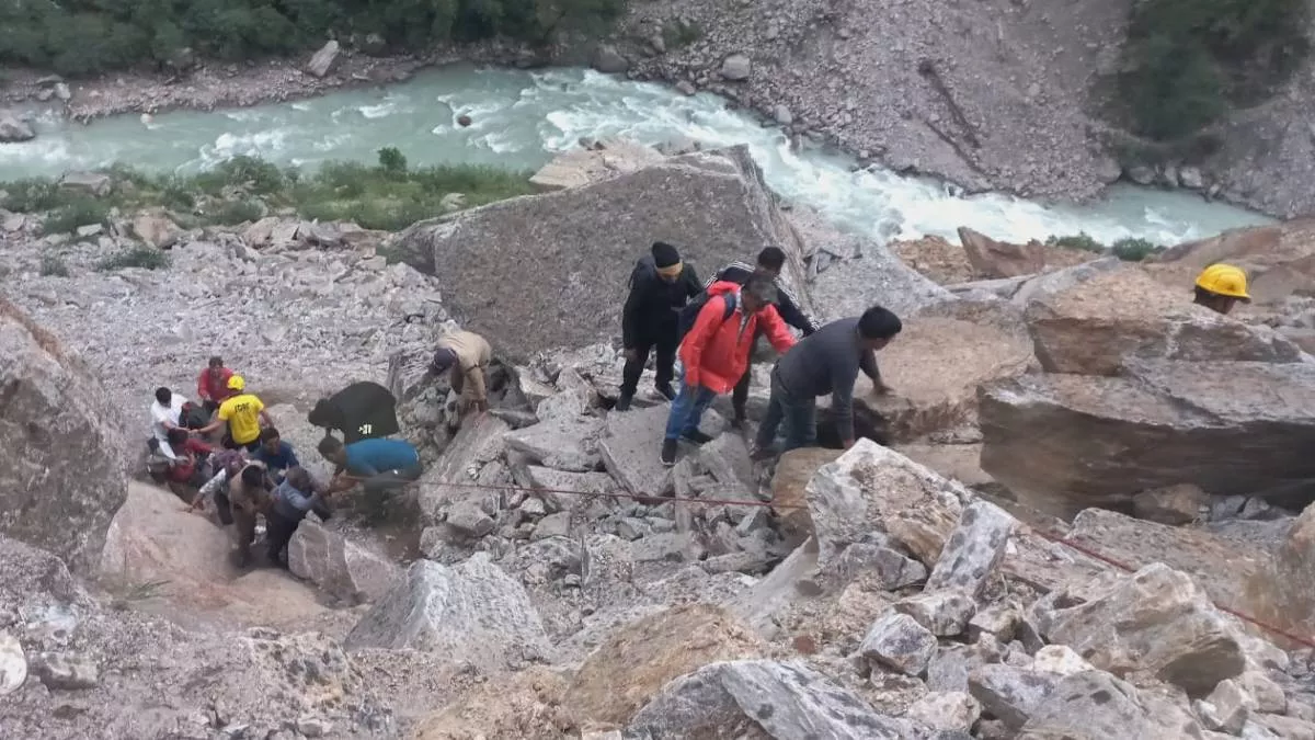 https://www.jagranimages.com/images/newimg/01062023/01_06_2023-sdrf_rescue_operation_continues_near_lakhanpur_23429659.jpg