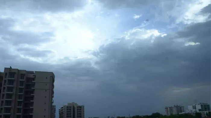 पश्चिमी उत्तर प्रदेश में बौछार के आसार, पूर्व में गर्म हवा के थपेड़े, पढ़िए दो दिन के मौसम का हाल