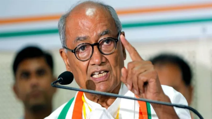 दिग्विजय सिंह ने पीएम मोदी को घेरा।