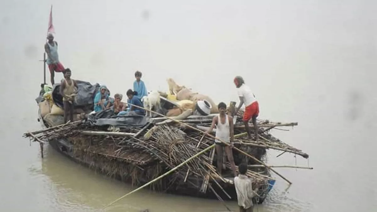 Supaul News: बाढ़ में लहरों की हिचकोले लेती है कोसी के लोगों की जिंदगी, पलायन करने लगते हैं मजबूर लोग