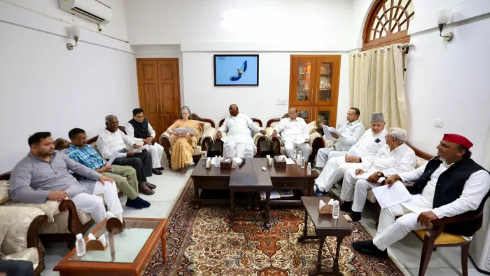 लोकसभा चुनाव के एग्जिट पोल से पहले आई.एन.डी.आई.ए. गठबंधन की बैठक।(फोटो सोर्स: एएनआई)