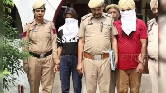 प्रेमी जोड़े को अदालत ले जाती पुलिस टीम। (फोटो- जागरण)