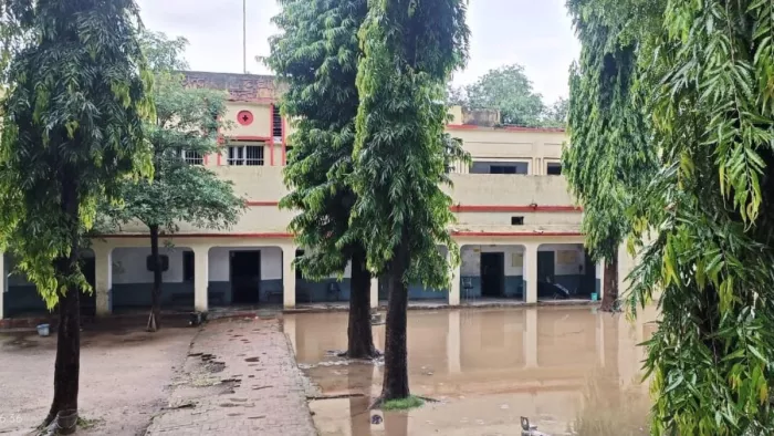 सरायकेला-खरसावां जिले के कांड्रा स्थित हरिश्चंद्र विद्या मंदिर। (इंटरनेट)