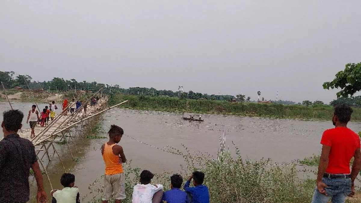 Muzaffarpur News: औराई में अचानक बढ़ा बागमती नदी का पानी, चचरी पुल पर बढ़ा संकट