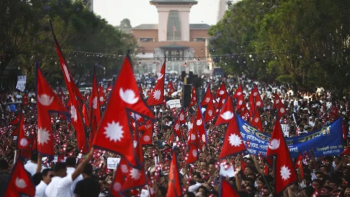 1,200 राजशाही समर्थकों ने गणतंत्र प्रणाली के खिलाफ प्रदर्शन किया (फोटो: रॉयटर्स)