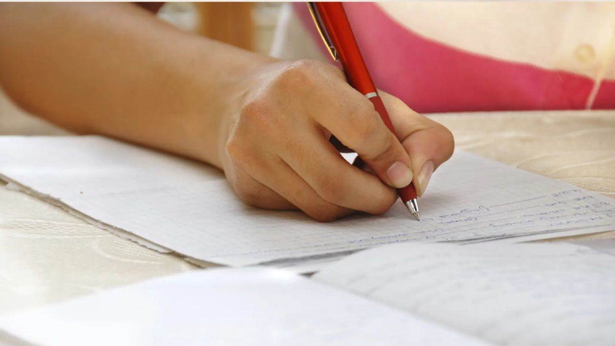 30 thousand illiterates in himachal learnt to write their names sign and read newspapers their dependence on others ended