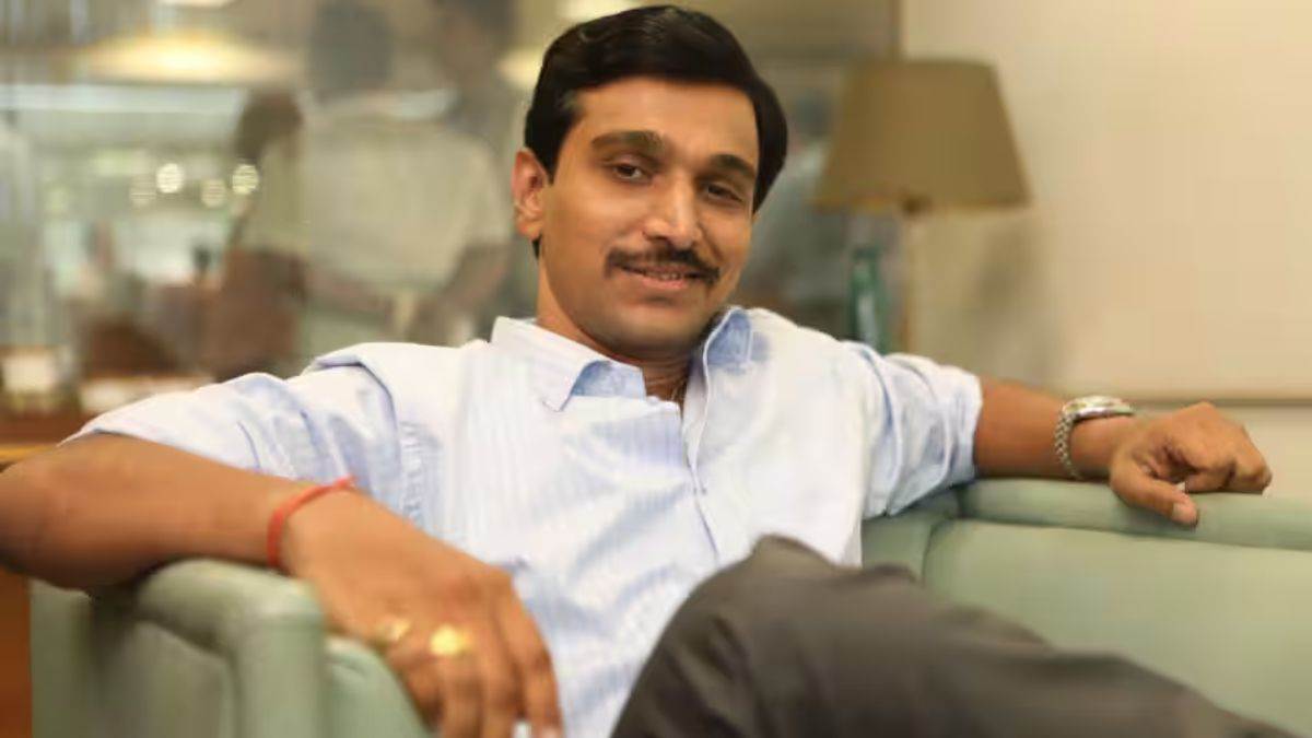 https://www.jagranimages.com/images/newimg/01062025/01_06_2025-pratik_gandhi_2_23953106.jpg