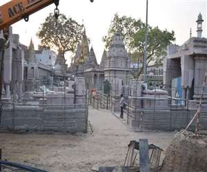 कारिडोर क्षेत्र के आसपास के कुछ नए भवनों को शामिल करने से विस्तार हो रहा है।