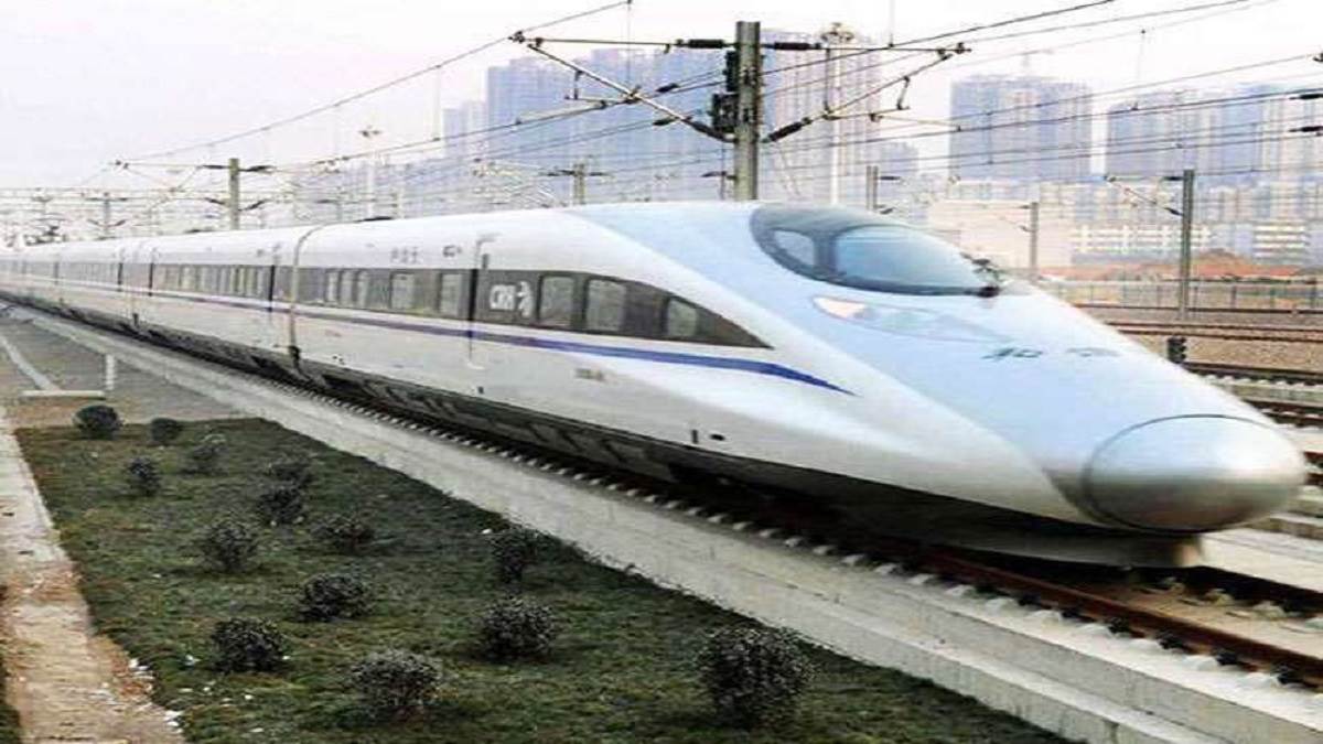 महाराष्ट्र में सरकार बदलने से बुलेट ट्रेन परियोजना में तेजी आ सकती है।