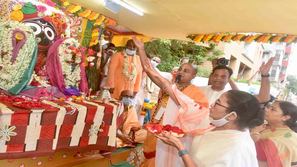 Rath Yatra 2022: सीएम ममता बनर्जी ने भी खींचा भगवान जगन्‍नाथ का रथ, इस्‍कॉन कोलकाता से निकली भव्‍य रथयात्रा