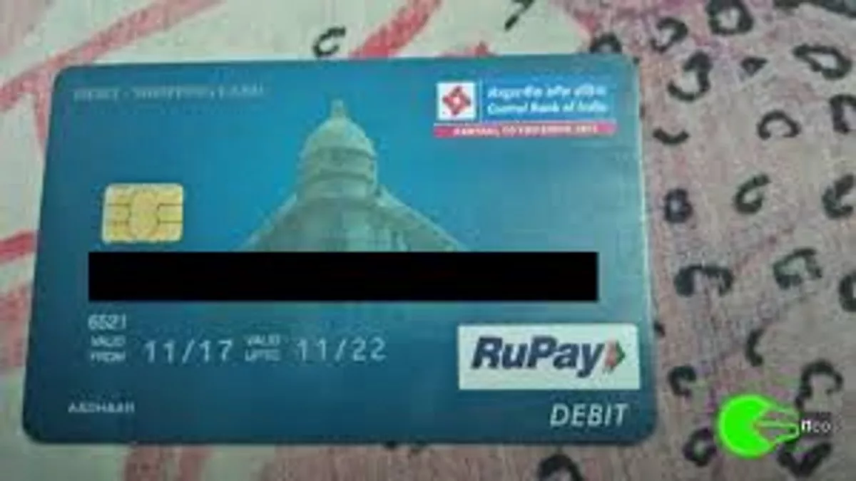 नहीं मिल रहा नया डेबिट कार्ड, आगरा में छह महीने से बैंक ग्राहक हैं परेशान