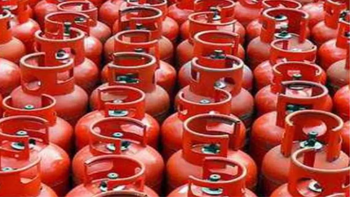 Commercial Gas Price Meerut: जुलाई के पहले दिन मिली राहत, कमर्शियल गैस के दाम दो सौ रुपये तक घटे
