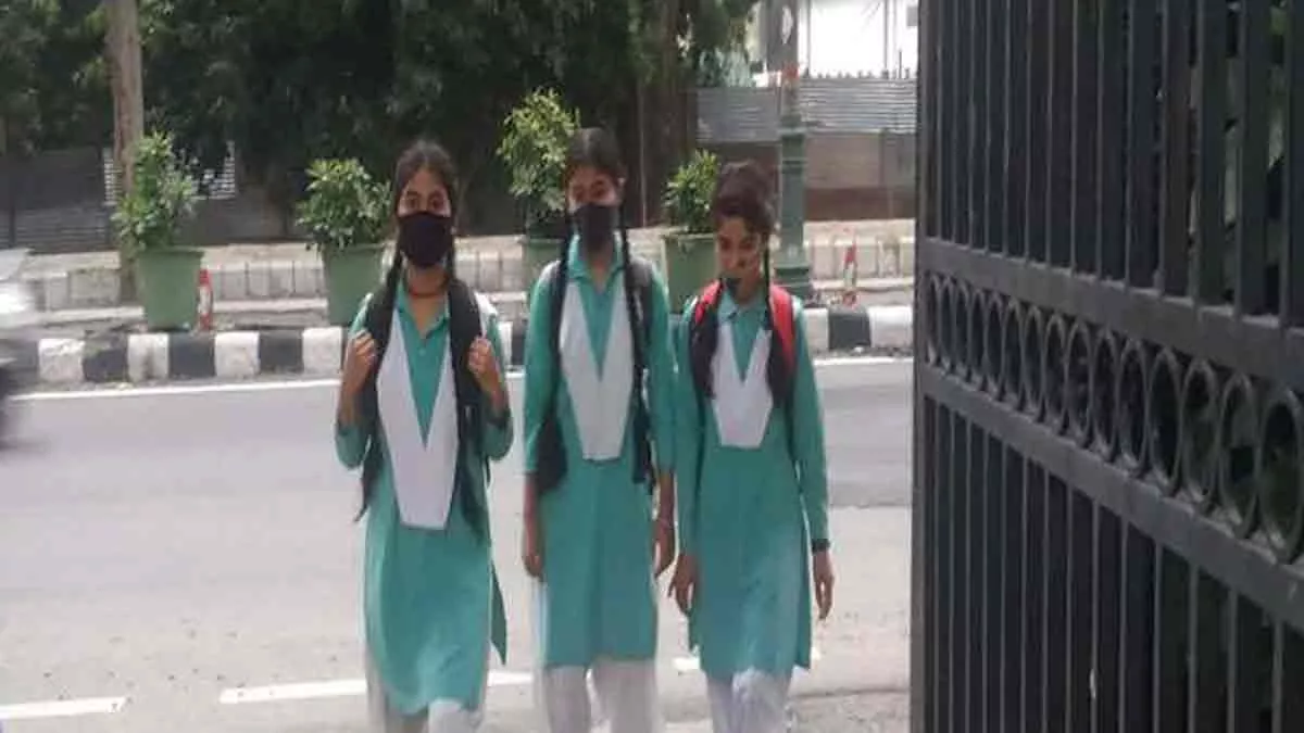 Uttarakhand News: इंटर में सरकारी विद्यालयों का रुख कर रही हैं अधिक छात्राएं