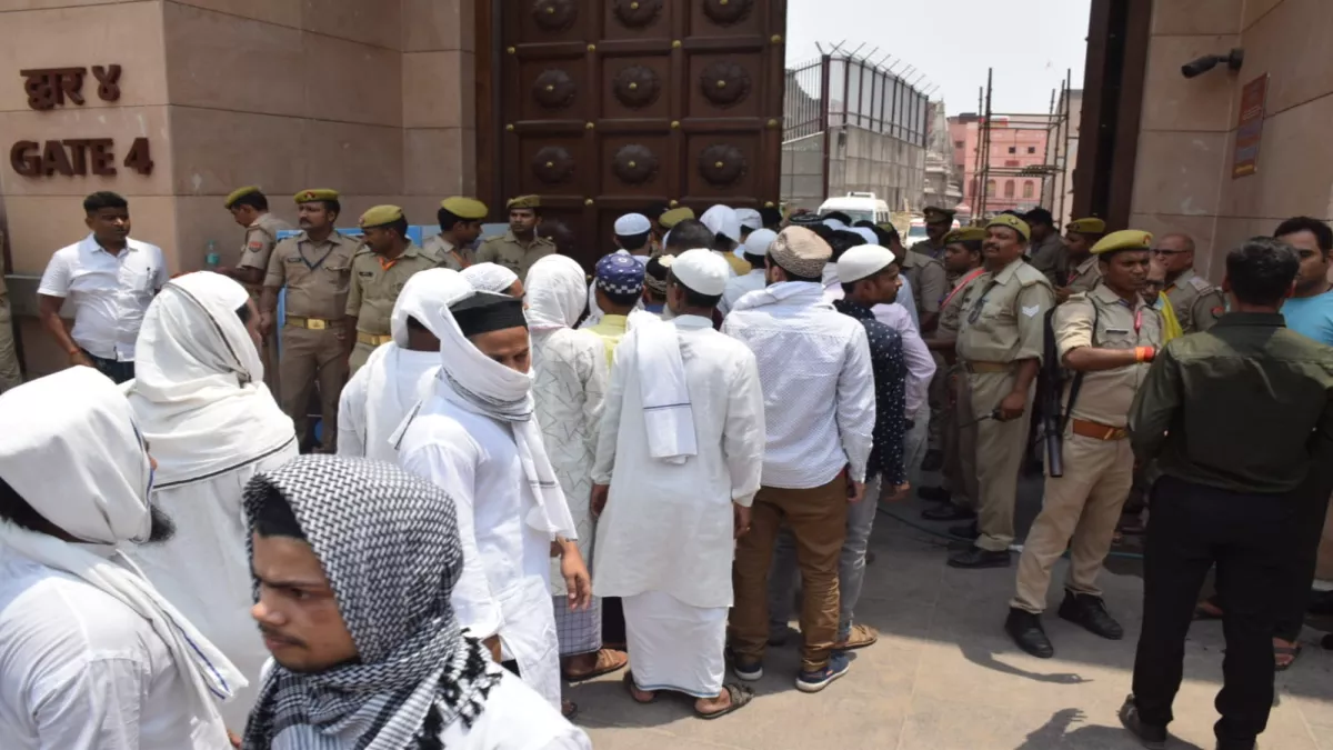 वारणसी में शुक्रवार को जुमे की नमाज को लेकर बढ़ी सतर्कता, पुलिस कमिश्‍नरेट ने बढ़ाया सुरक्षा का दायरा