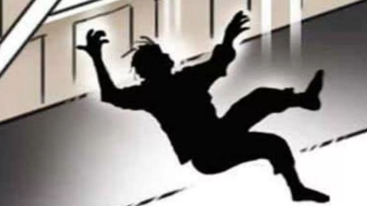 अंबाला में मकान की तीसरी मंजिल की छत पर सो रहा था युवक, गिरने से मौत