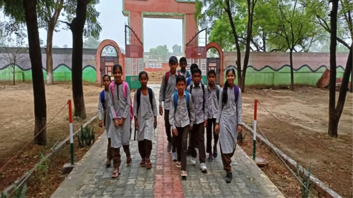 School Reopen Haryana: एक महीने बाद स्‍कूल तो खुले मगर मौसम के चलते पहले दिन कम पहुंचे विद्यार्थी